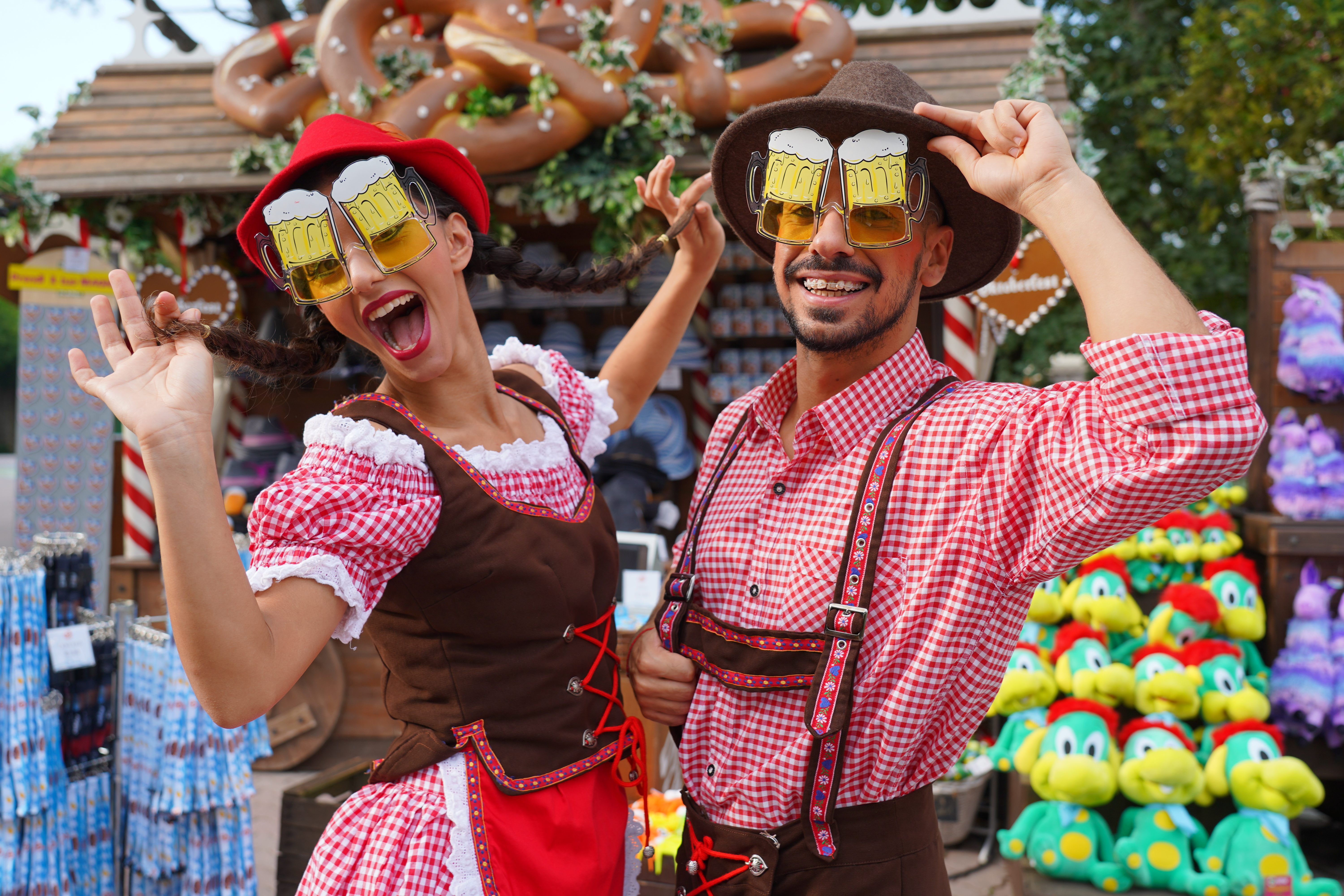 Gardaland Park - Oktoberfest - Persone con costumi bavaresi