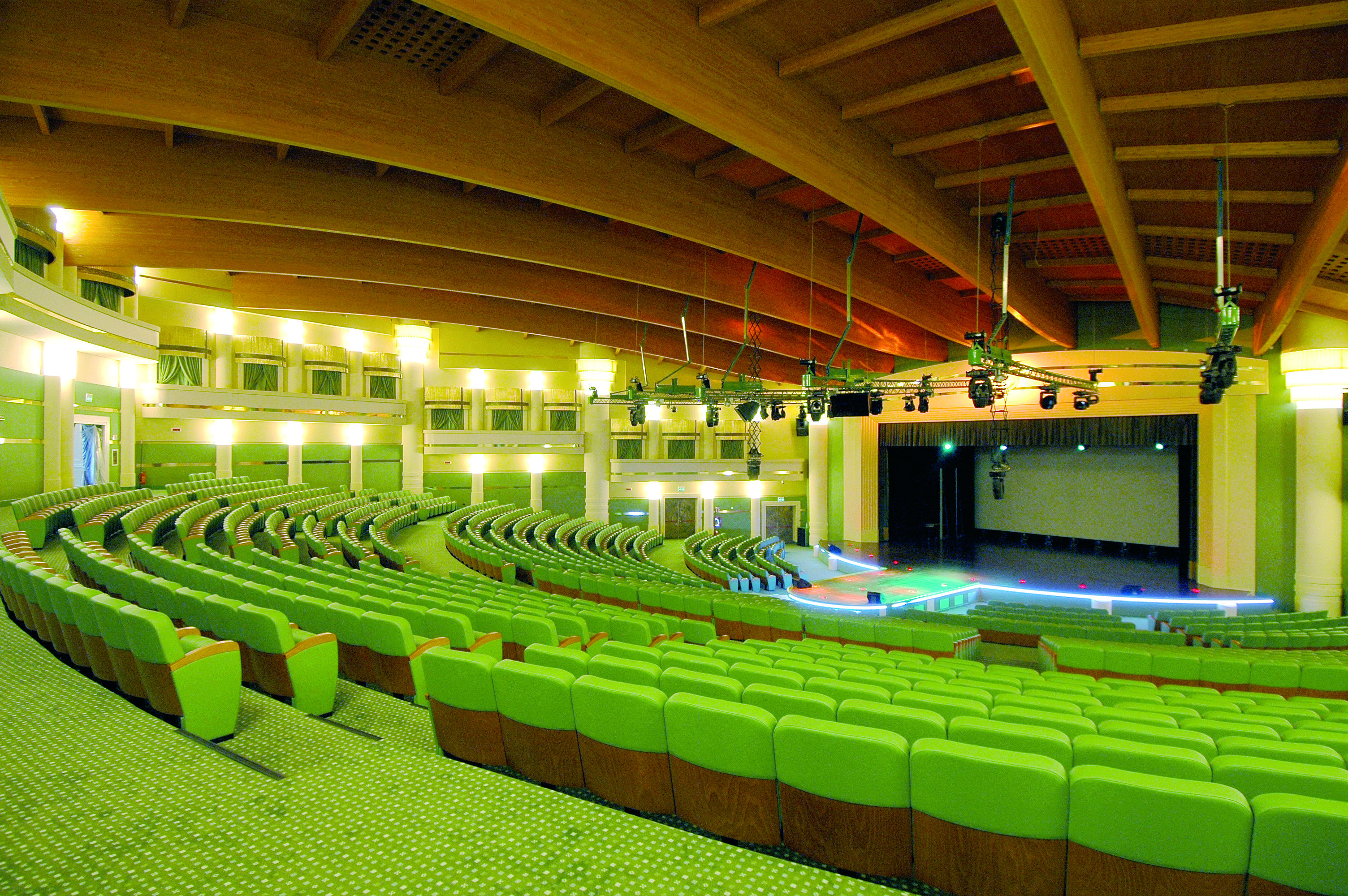 Gard Theatre 06