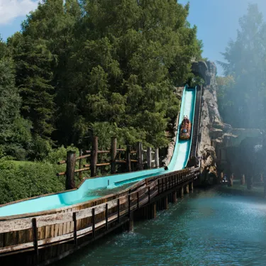 Gardaland Park - Colorado Boat - Der Fall mit Wasserspritzer