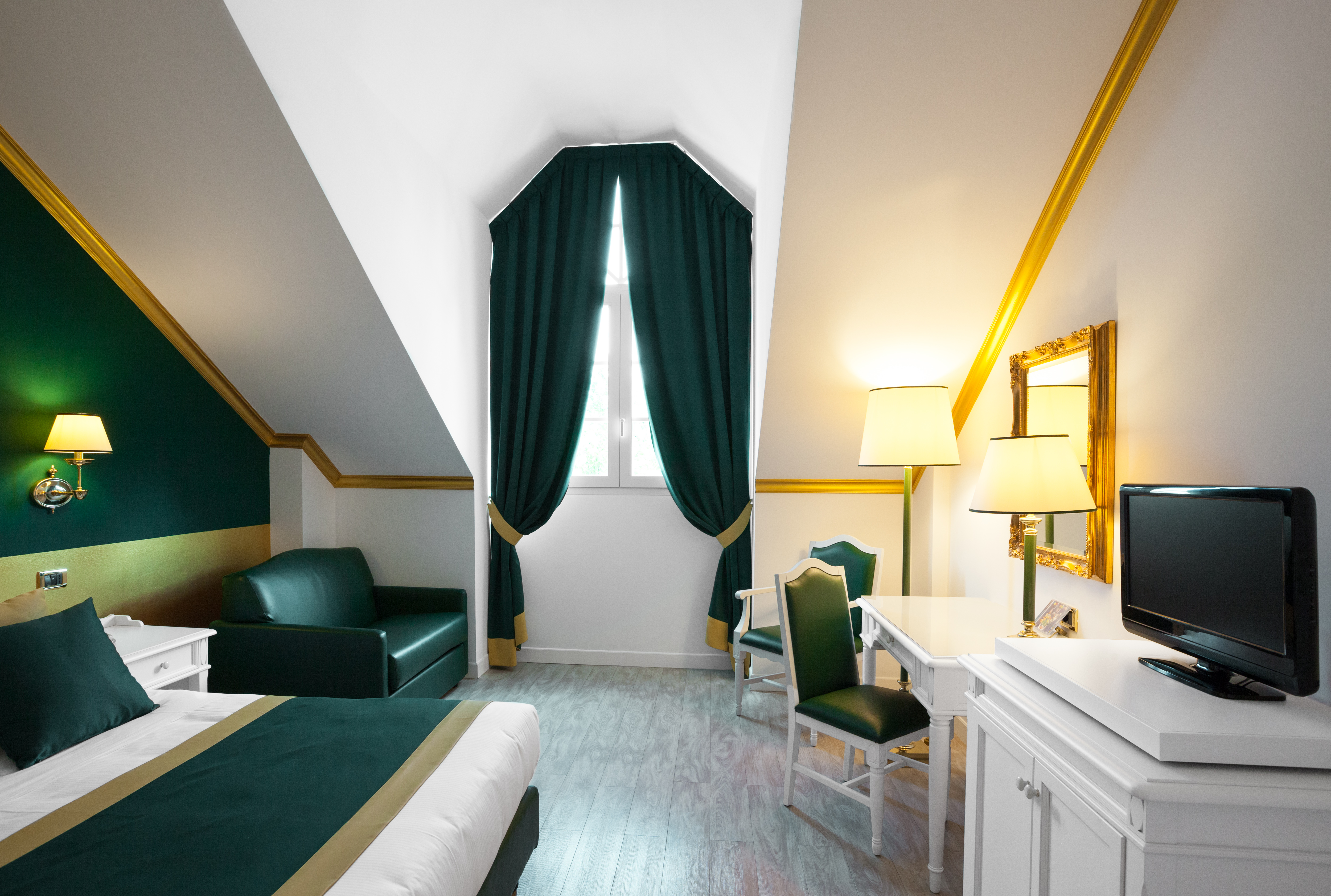 Gardaland Hotel - Classic Double Room - Furniture
